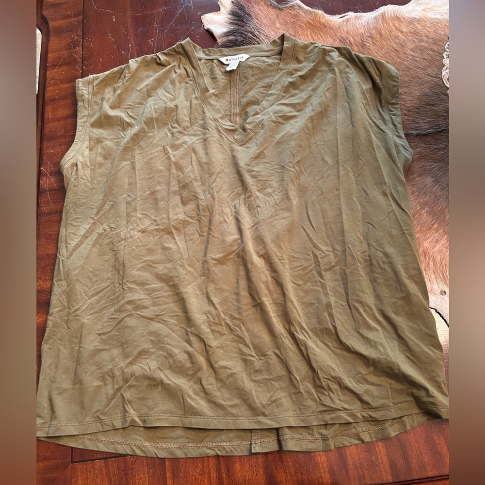 Athleta workout tee